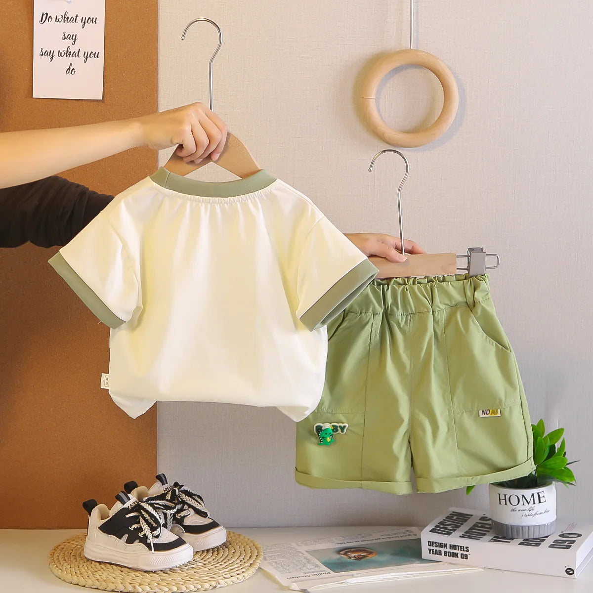 Toddler Boys 2PCS Dinosaur Print Clothing Set, Short Sleeve T-Shirt and Casual Shorts Outfit for Summer Kids Playwear Daily Wear